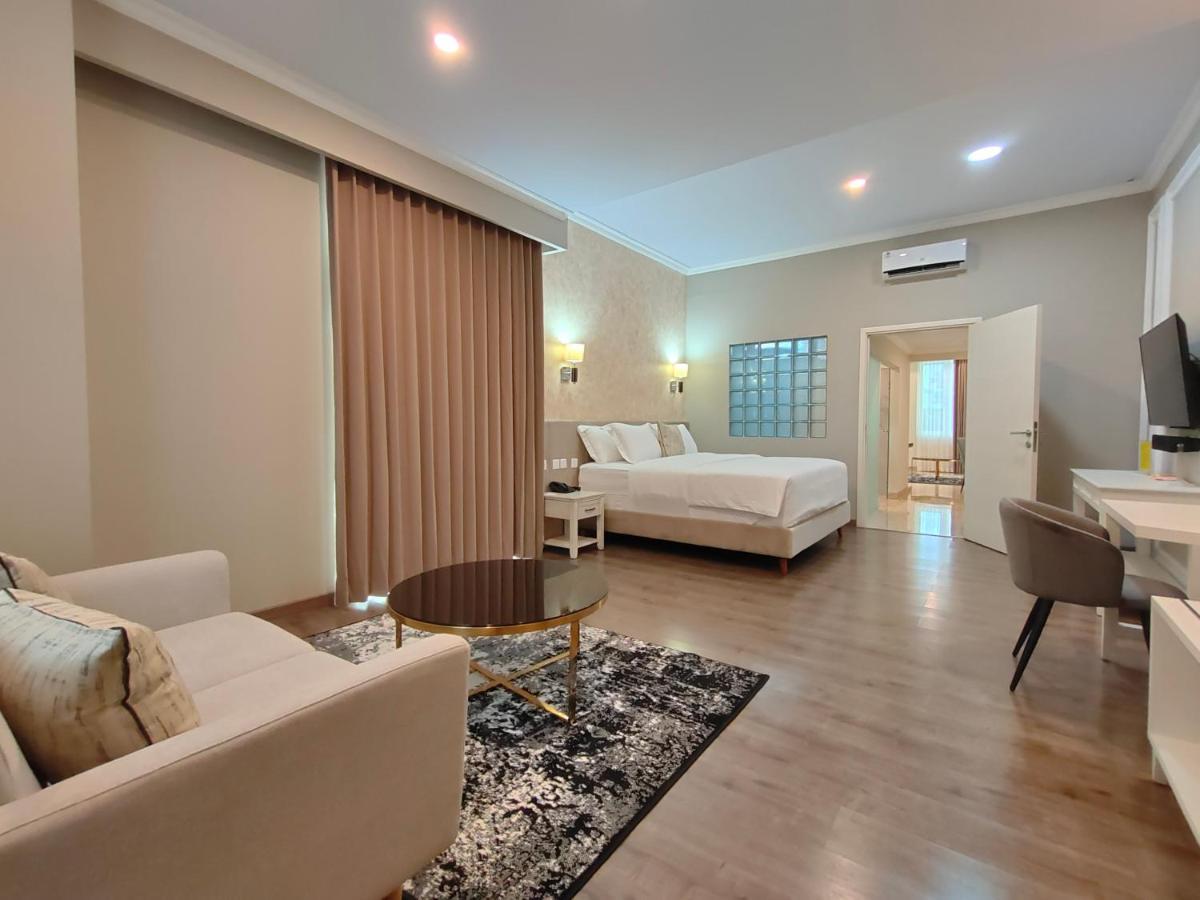 Hotel Villa Emitta Tomohon Esterno foto