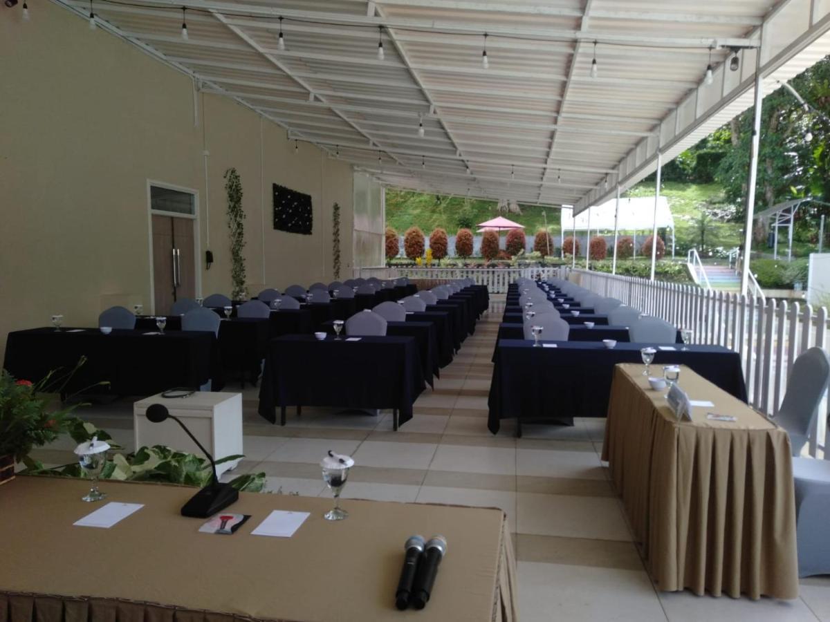 Hotel Villa Emitta Tomohon Esterno foto
