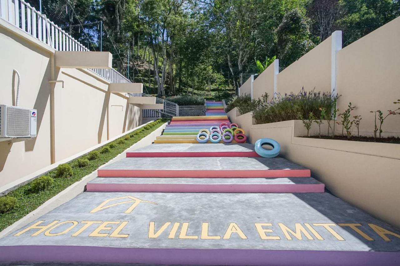 Hotel Villa Emitta Tomohon Esterno foto